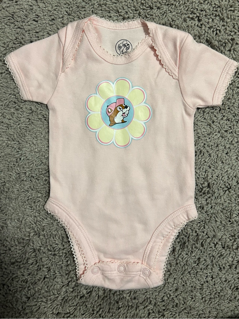 BUC-EES Pink Baby One-Piece Bodysuit/Onesie with Buc-ee Beaver Graphic. New!